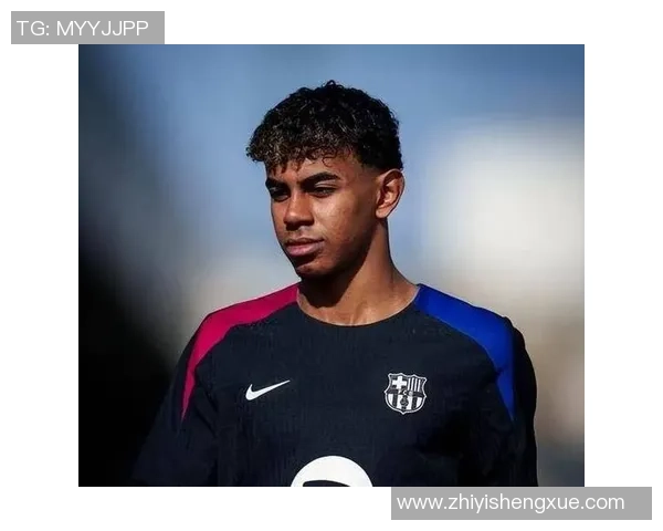 模仿足球明星外貌的年轻人如何在社交媒体上获得关注与认可